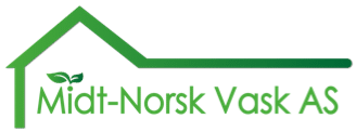 Bilde av logoen til Midt-Norsk Vask AS, streket opp med grønn strek som formes som et hus, med teksten "Midt-Norsk Vask AS", det er et blad over I-en i ordet "Midt" - Midt-Norsk Vask AS - Fasadevask